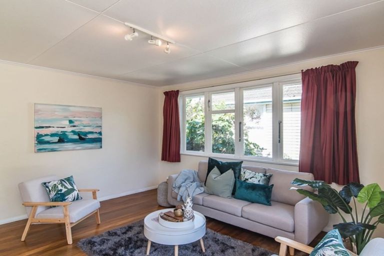 Photo of property in 11 Maire Street, Otaki, 5512