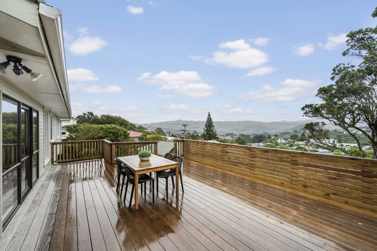 Photo of property in 83 Beazley Avenue, Paparangi, Wellington, 6037