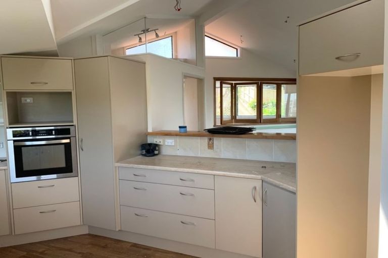 Photo of property in 2/23 Barker Rise, Northcross, Auckland, 0632