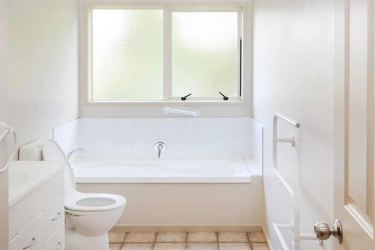 Photo of property in 41 Caulfield Place, Pukehangi, Rotorua, 3015