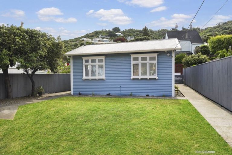 Photo of property in 250 Houghton Bay Road, Houghton Bay, Wellington, 6023