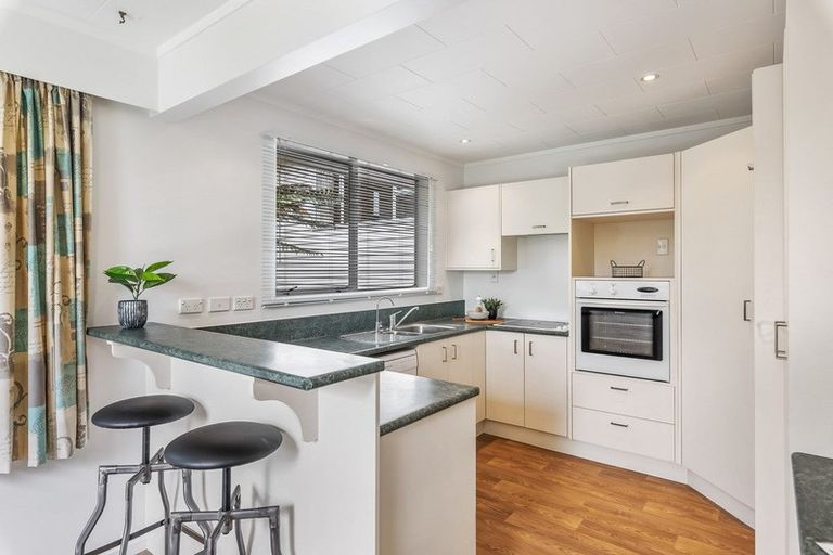 Photo of property in 37 Te Kupe Road, Paraparaumu Beach, Paraparaumu, 5032