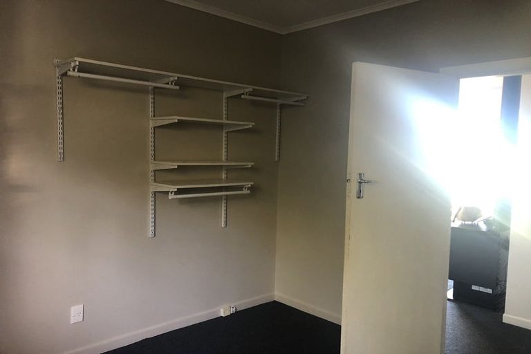 Photo of property in 3 Salford Street, Newlands, Wellington, 6037