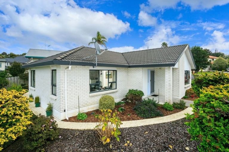Photo of property in 14 Bluebird Crescent, Unsworth Heights, Auckland, 0632