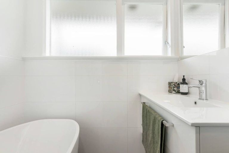 Photo of property in 2/6 Pine Terrace, Howick, Auckland, 2014