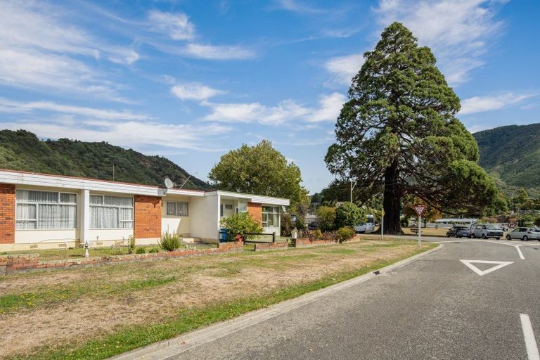 Photo of property in 2/24 Scotland Street, Picton, 7220