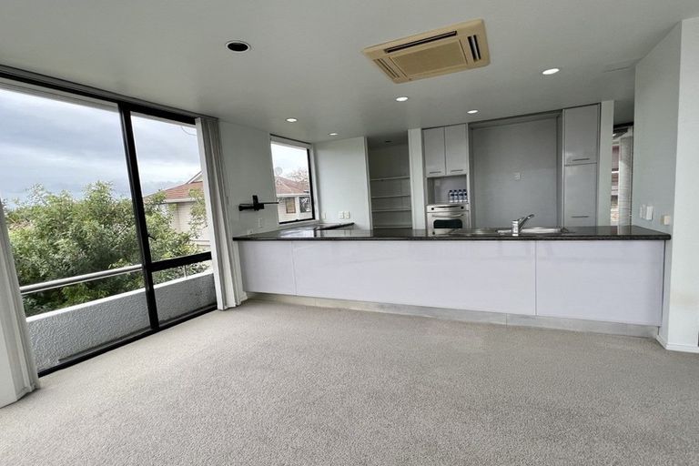 Photo of property in 2/174 Bucklands Beach Road, Bucklands Beach, Auckland, 2012