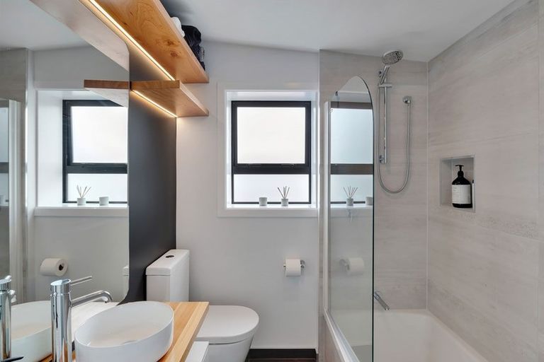 Photo of property in 35 Young Street, New Plymouth, 4310