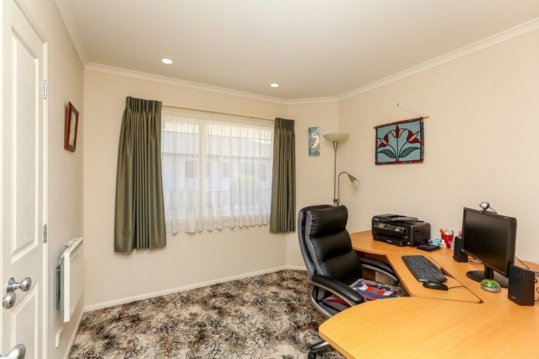 Photo of property in 14 Belt Road, Moturoa, New Plymouth, 4310