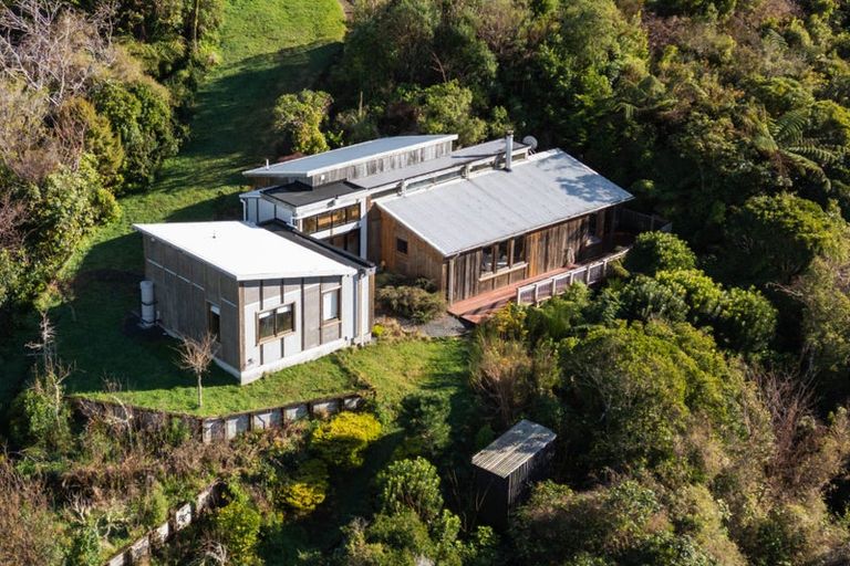 Photo of property in 12 Alanbrooke Place, Karori, Wellington, 6012