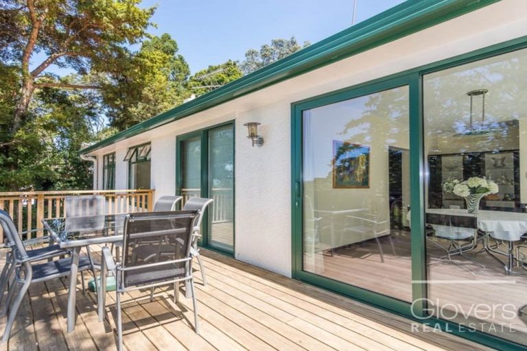 Photo of property in 23 Wood Bay Road, Titirangi, Auckland, 0604