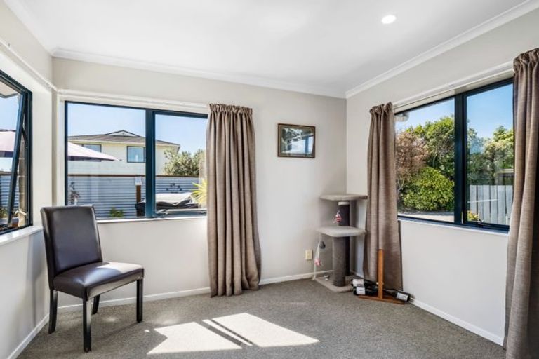 Photo of property in 32 Somerset Crescent, Highbury, Palmerston North, 4412