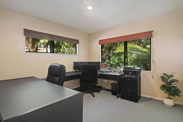 Photo of property in 16a Kingsclere Place, Goodwood Heights, Auckland, 2105