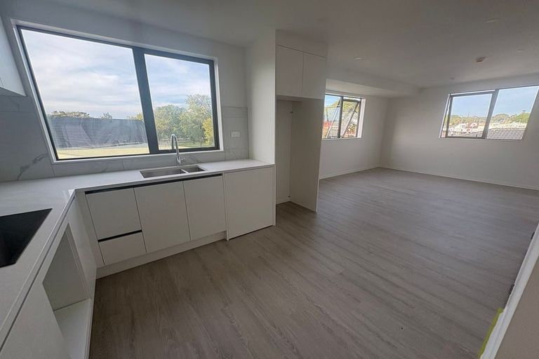 Photo of property in 3/45 Dale Crescent, Pakuranga, Auckland, 2010