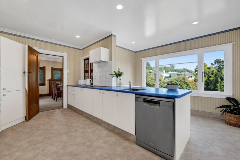 Photo of property in 6 Ridge Lane, New Plymouth, 4310