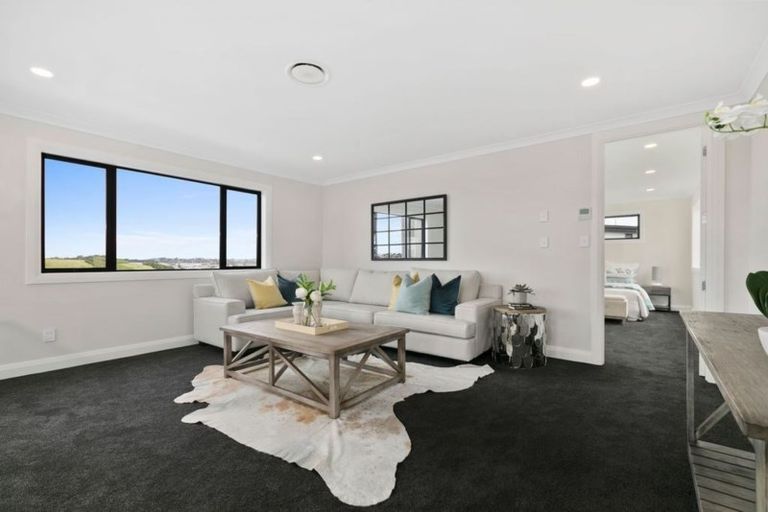 Photo of property in 13 Colliston Rise, Pinehill, Auckland, 0632