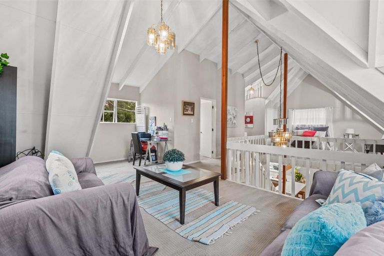 Photo of property in 52a Rua Road, Glen Eden, Auckland, 0602