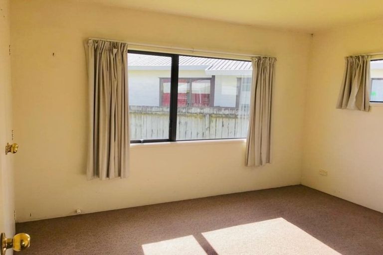 Photo of property in 2/29 Aeronautic Road, Takanini, 2112