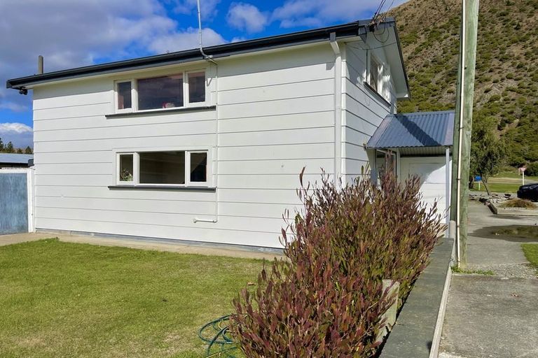 Photo of property in 85 Bledisloe Street, Kurow, 9435