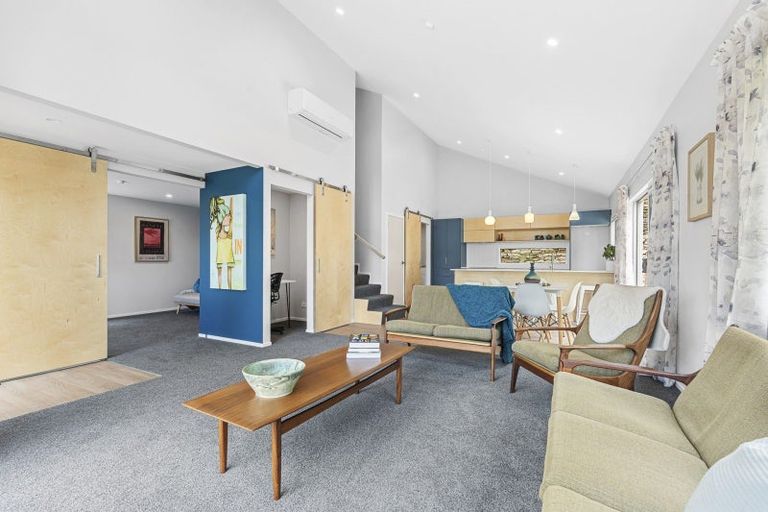 Photo of property in 5 Awanui Street, Merrilands, New Plymouth, 4312