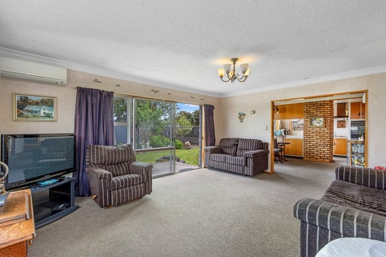 Photo of property in 6 Sequoia Place, Parklands, Christchurch, 8083