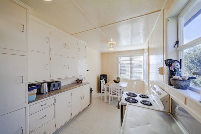 Photo of property in 2 Freyberg Terrace, Waipukurau, 4200