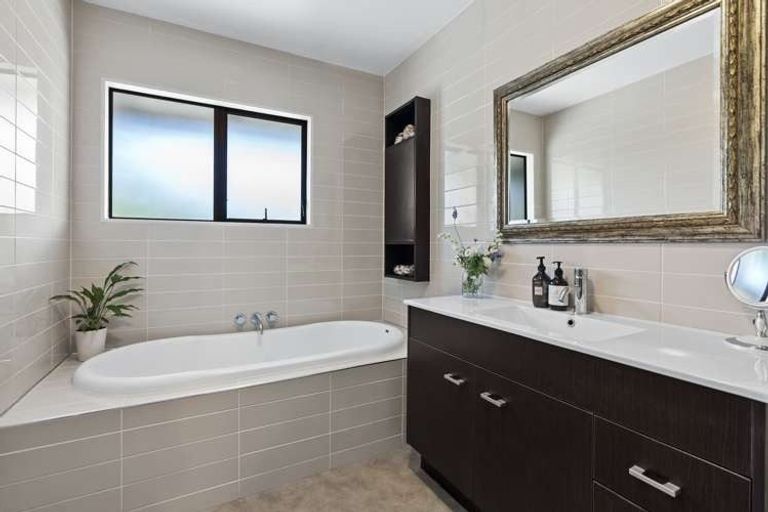 Photo of property in 28 Rossiter Crescent, Lynmouth, New Plymouth, 4310