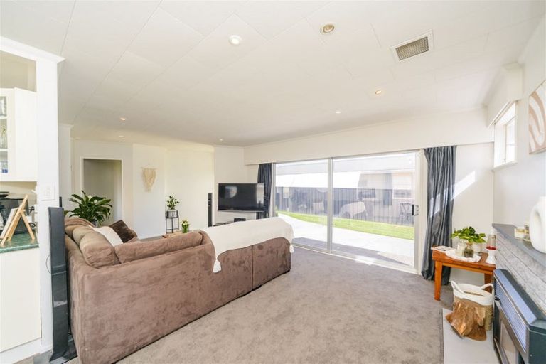 Photo of property in 22 Rhodes Drive, Kelvin Grove, Palmerston North, 4414