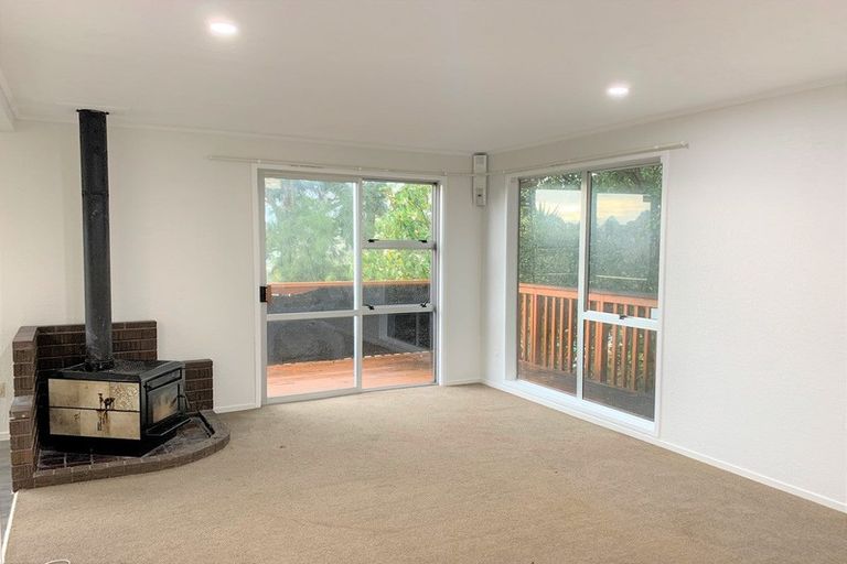 Photo of property in 14 Kilcar Place, Massey, Auckland, 0614