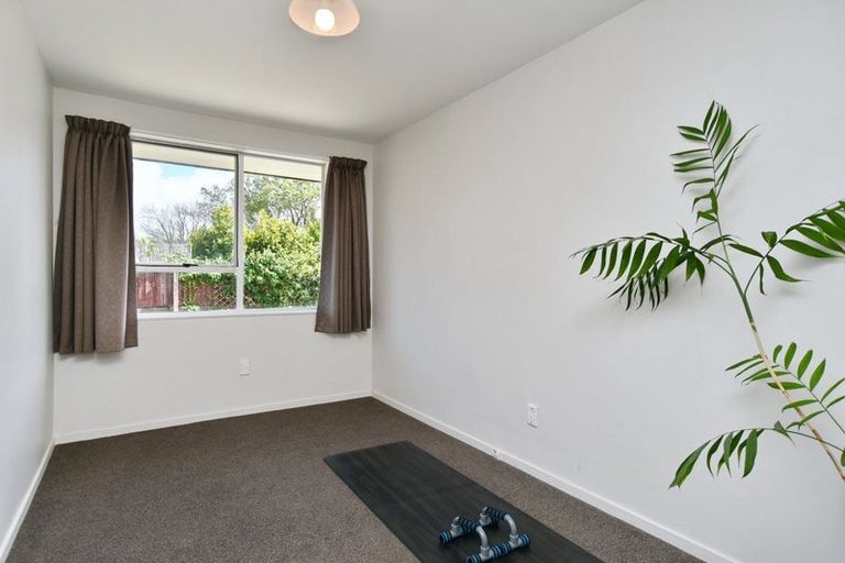 Photo of property in 2/90 Queenspark Drive, Parklands, Christchurch, 8083