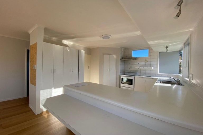 Photo of property in 92 Ravenwood Drive, Forrest Hill, Auckland, 0620