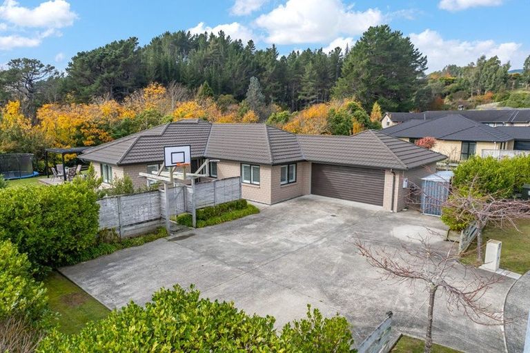 Photo of property in 17 Opal Avenue, Timberlea, Upper Hutt, 5018