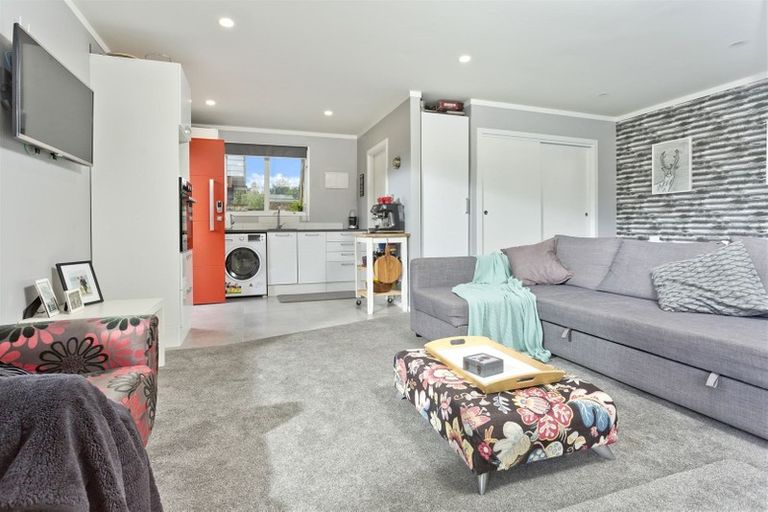 Photo of property in 100 Kowhai Road, Campbells Bay, Auckland, 0630