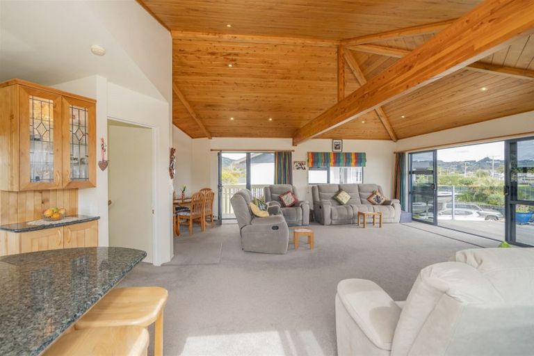 Photo of property in 1 Hardy Place, Cooks Beach, Whitianga, 3591