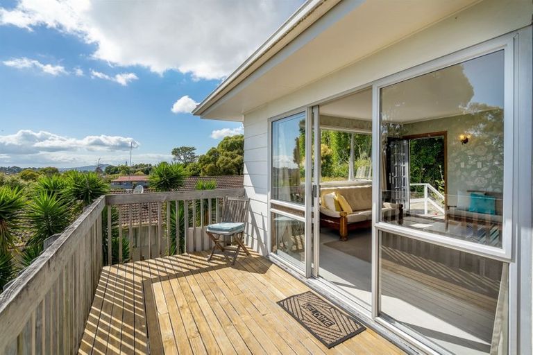 Photo of property in 2/14 Target Road, Totara Vale, Auckland, 0629