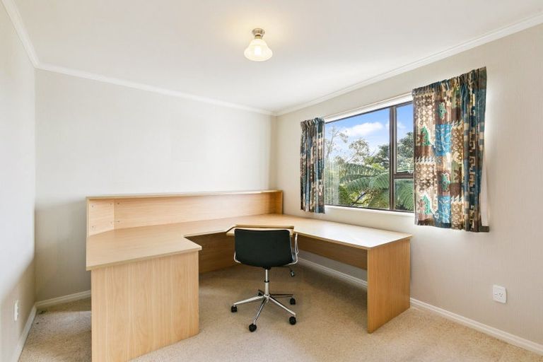 Photo of property in 10 Kate Way, Karori, Wellington, 6012