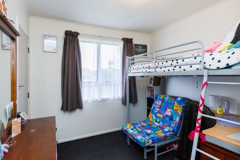 Photo of property in 1 Tararua Terrace, Cloverlea, Palmerston North, 4412