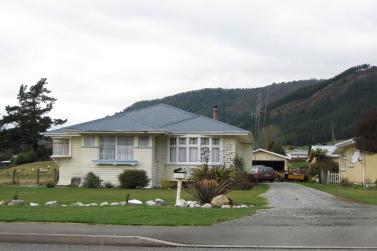 Photo of property in 151 Fairfax Street, Murchison, 7007