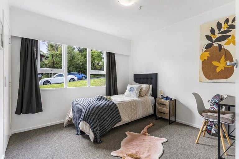 Photo of property in 22 Rosecamp Road, Beach Haven, Auckland, 0626