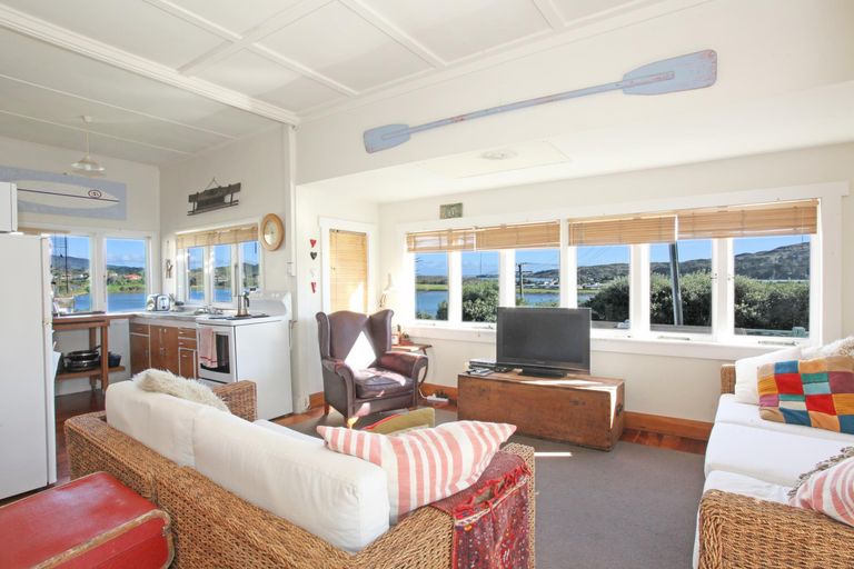 Photo of property in 26 Wainui Road, Raglan, 3225