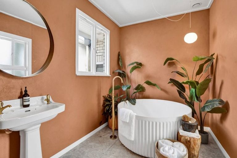 Photo of property in 19 Baring Terrace, Strandon, New Plymouth, 4312