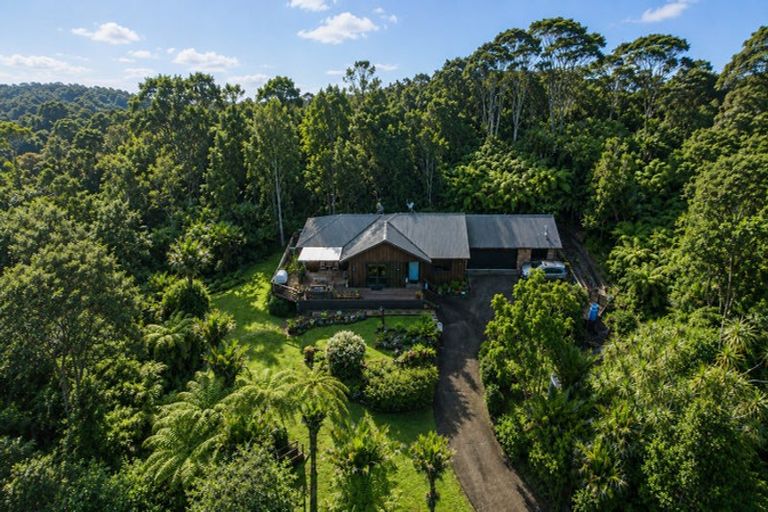 Photo of property in 125 Stoney Creek Drive, Waitakere, Henderson, 0782