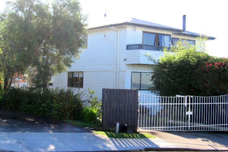 Photo of property in 10 Tudor Place, Mairangi Bay, Auckland, 0630
