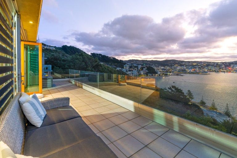 Photo of property in 20 The Crescent, Roseneath, Wellington, 6011