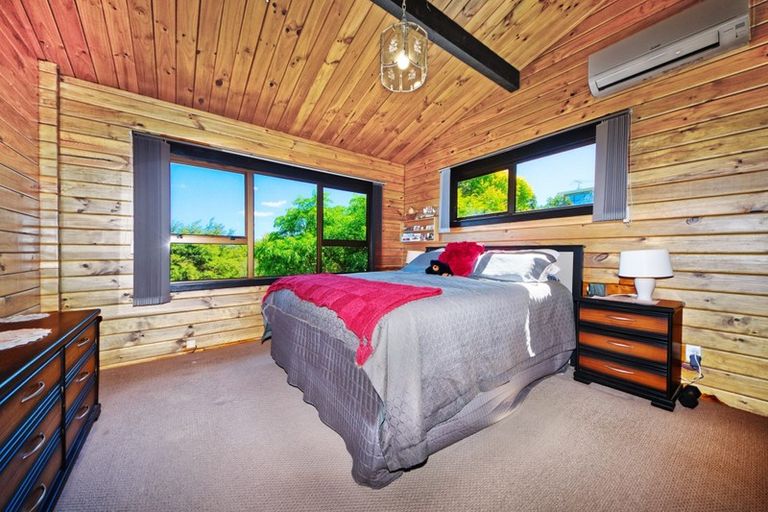 Photo of property in 98 Daffodil Street, Titirangi, Auckland, 0604