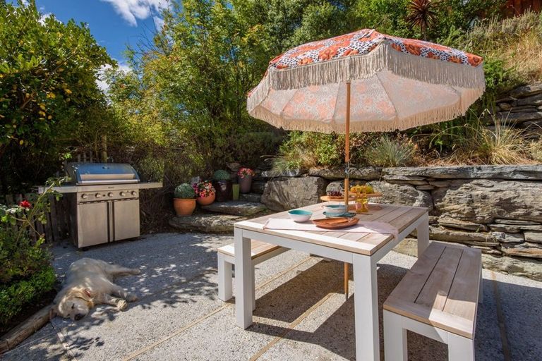 Photo of property in 3 Mackinnon Terrace, Sunshine Bay, Queenstown, 9300