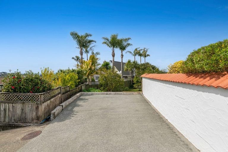 Photo of property in 12a Eagle Place, Red Beach, 0932