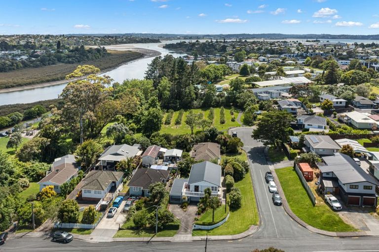 Photo of property in 121 Taikata Road, Te Atatu Peninsula, Auckland, 0610