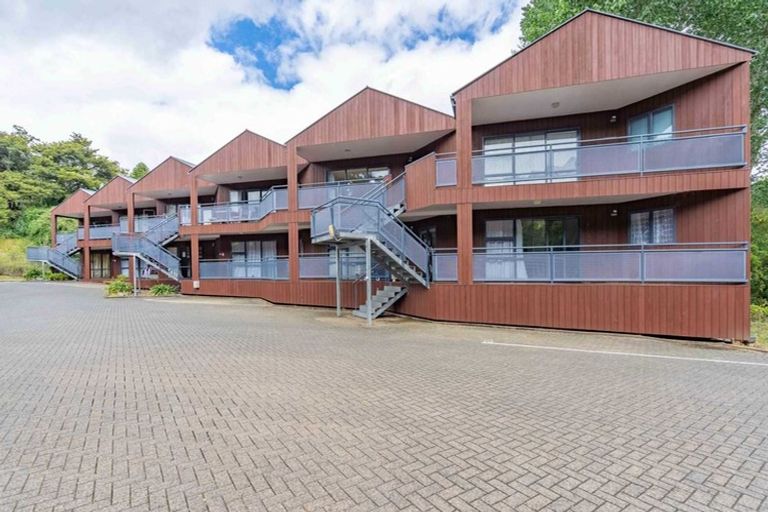 Photo of property in 22/3 The Avenue, Albany, Auckland, 0632