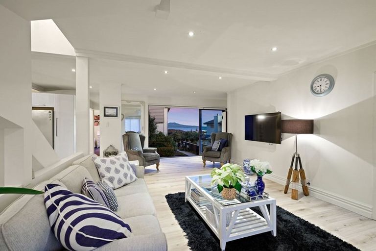 Photo of property in 1/36 Seaview Road, Castor Bay, Auckland, 0620